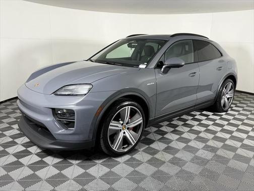 2025 Porsche Macan Base