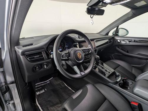 2025 Porsche Macan 2.0T