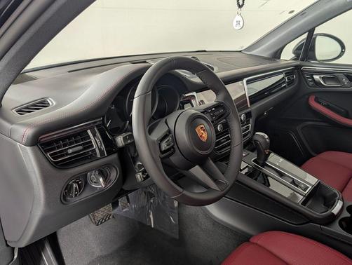 Jet Black 2026 Porsche Macan Macan