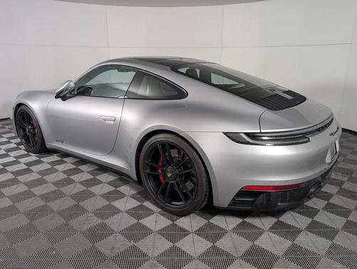 2024 Porsche 911 Carrera 4 GTS