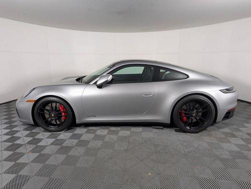 2024 Porsche 911 Carrera 4 GTS