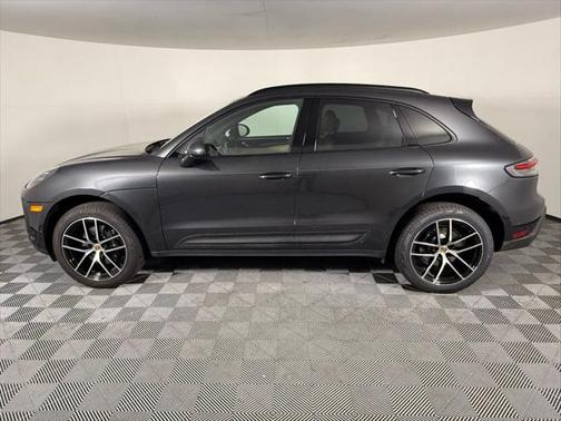 2022 Porsche Macan Base