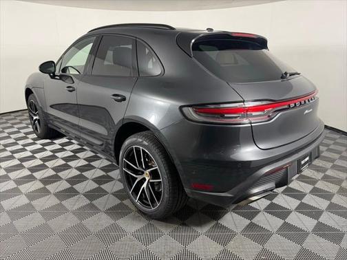 2022 Porsche Macan Base