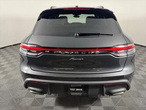 2022 Porsche Macan Base