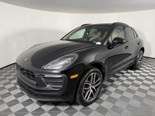 2025 Porsche Macan Base
