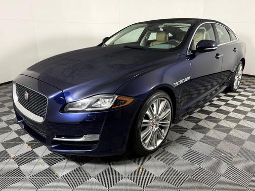 2016 Jaguar XJ XJ R-Sport
