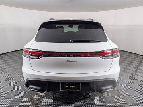 2026 Porsche Macan 