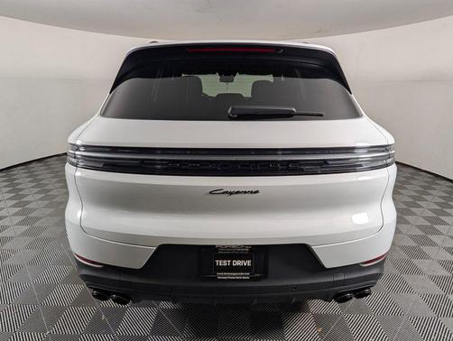 Carrara White 2026 Porsche Cayenne Cayenne