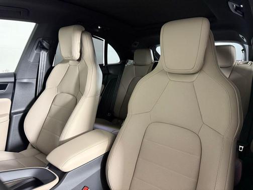2025 Porsche Macan 4