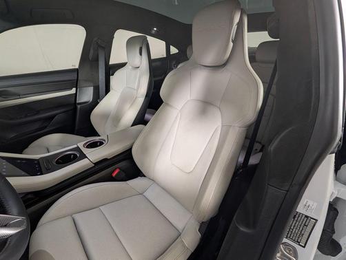 Carrara White Metallic 2021 Porsche Taycan Turbo