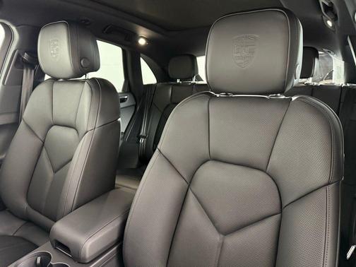 2025 Porsche Macan 2.0T