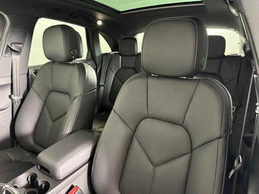 2025 Porsche Macan 2.0T