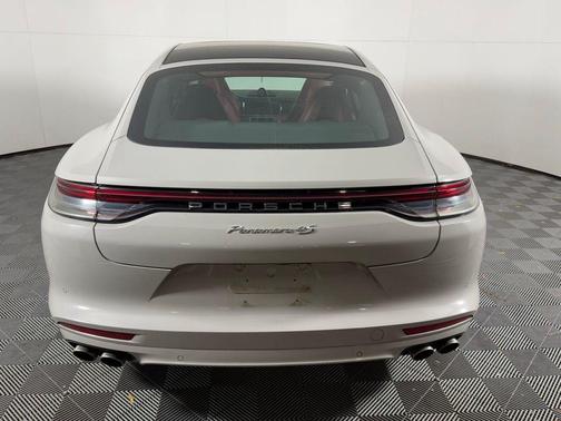 2022 Porsche Panamera 4S