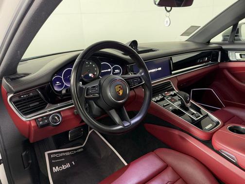 2022 Porsche Panamera 4S