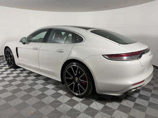 2022 Porsche Panamera 4S
