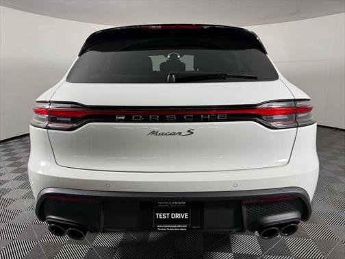 2025 Porsche Macan Base