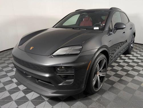 2026 Porsche Macan 4