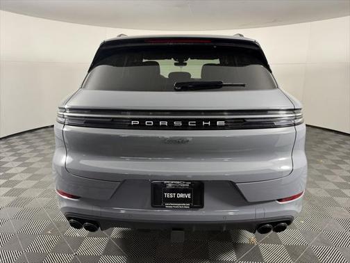 2025 Porsche Cayenne E-Hybrid S