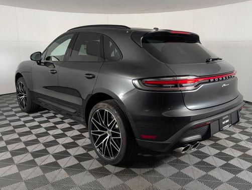 2026 Porsche Macan 