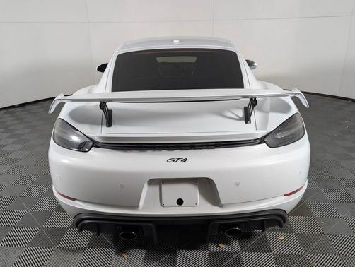 2022 Porsche 718 Cayman GT4