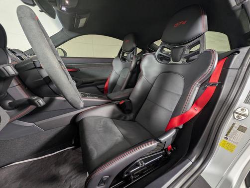 2022 Porsche 718 Cayman GT4