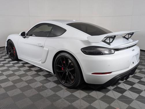 2022 Porsche 718 Cayman GT4