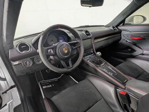 2022 Porsche 718 Cayman GT4