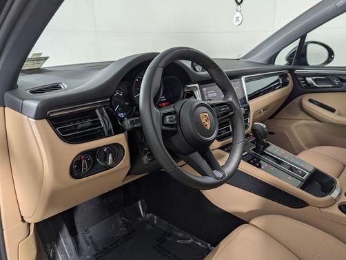 2025 Porsche Macan 2.0T