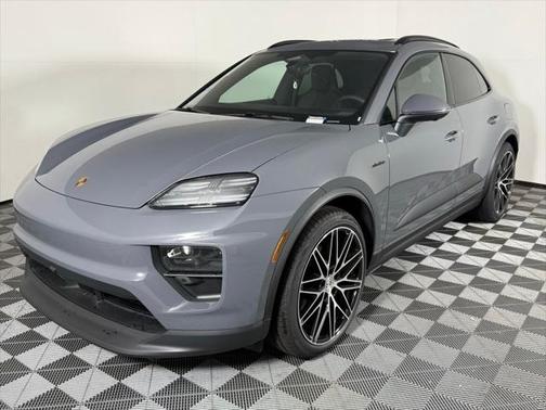 2025 Porsche Macan Base