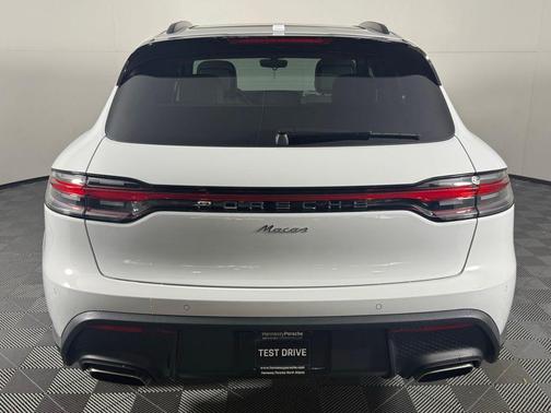 2026 Porsche Macan 