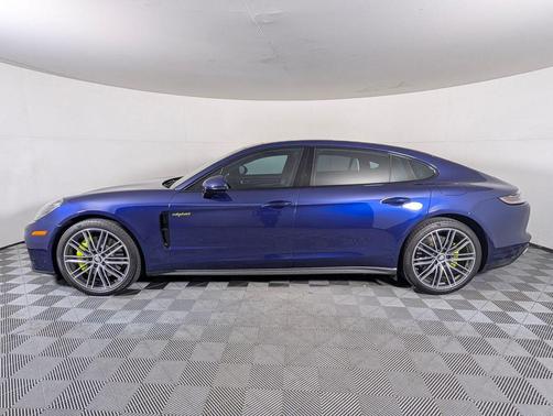 Gentian Blue Metallic 2022 Porsche Panamera 4 Executive