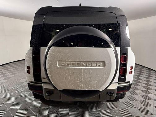 2024 Land Rover Defender 110 P400 X-Dynamic SE