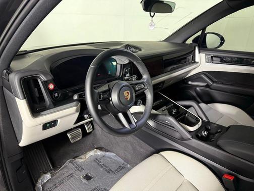 2024 Porsche Cayenne S