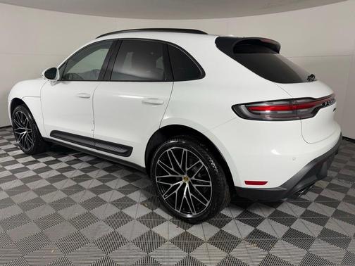 2026 Porsche Macan 