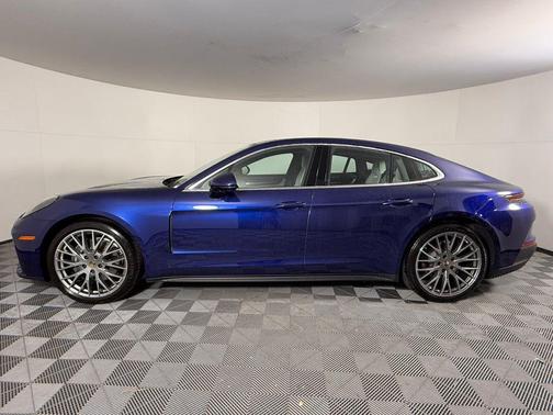 2024 Porsche Panamera 4