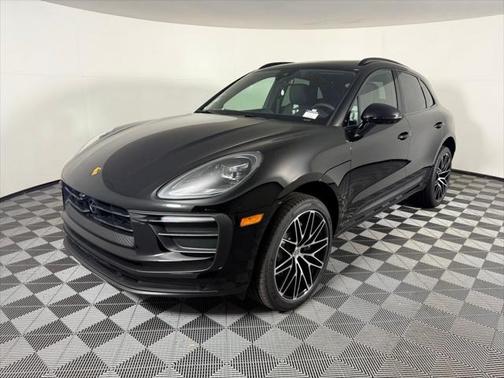 2025 Porsche Macan Base