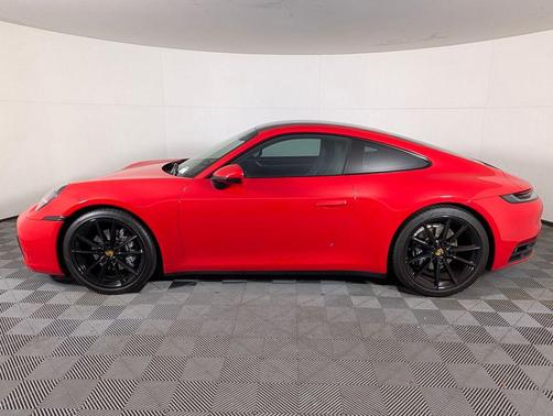 2022 Porsche 911 Carrera