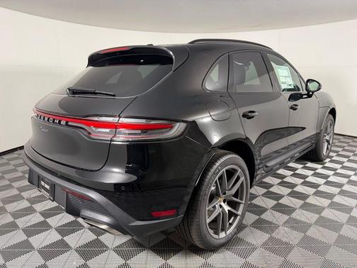 2025 Porsche Macan 2.0T