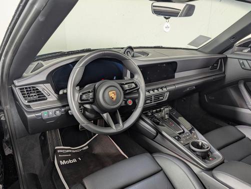 2025 Porsche 911 Carrera GTS