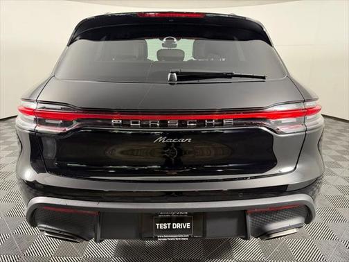 2025 Porsche Macan Base