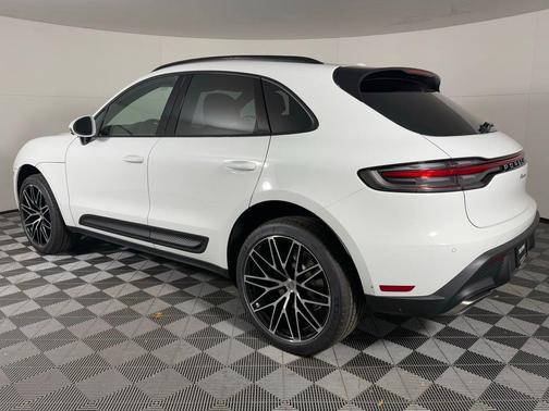 2026 Porsche Macan 