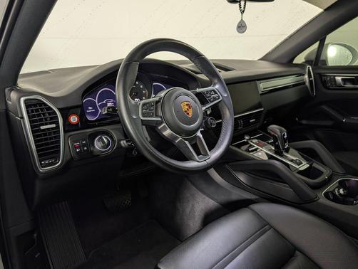White 2023 Porsche Cayenne Platinum Edition