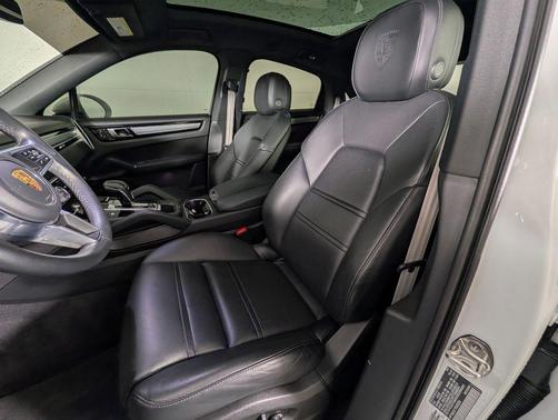 White 2023 Porsche Cayenne Platinum Edition
