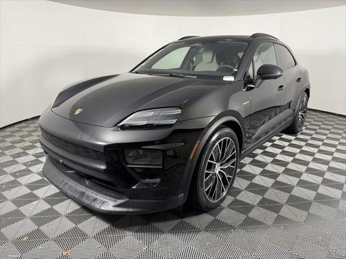 2025 Porsche Macan Base