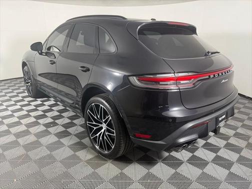 2025 Porsche Macan Base