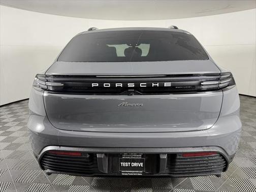 2025 Porsche Macan Base