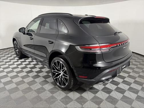2025 Porsche Macan Base
