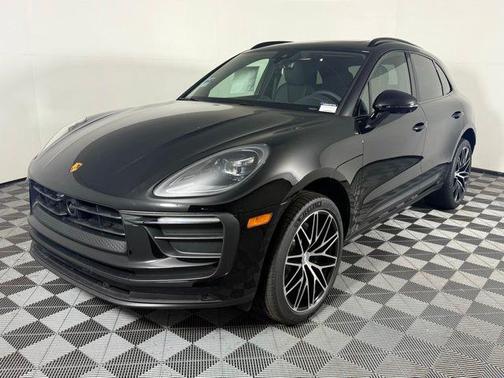 2025 Porsche Macan Base