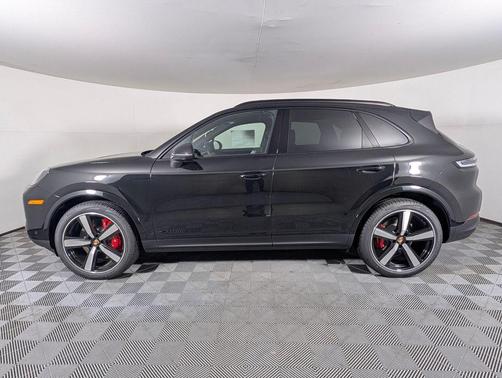 Chromite Black Metallic 2026 Porsche Cayenne S