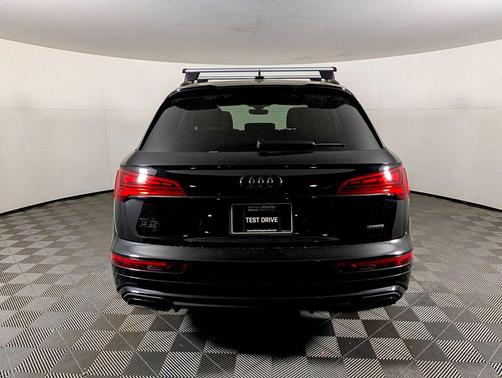 Mythos Black Metallic 2023 Audi Q5 45 S line Prestige